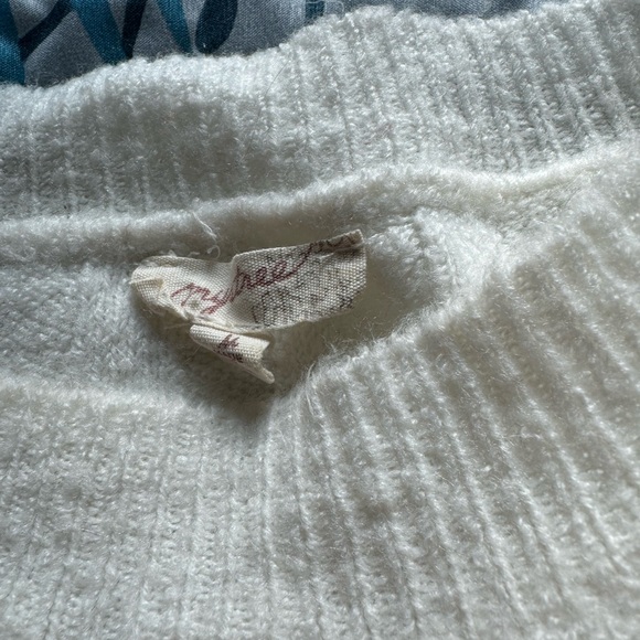 Mystree Sweater - Picture 3 of 4